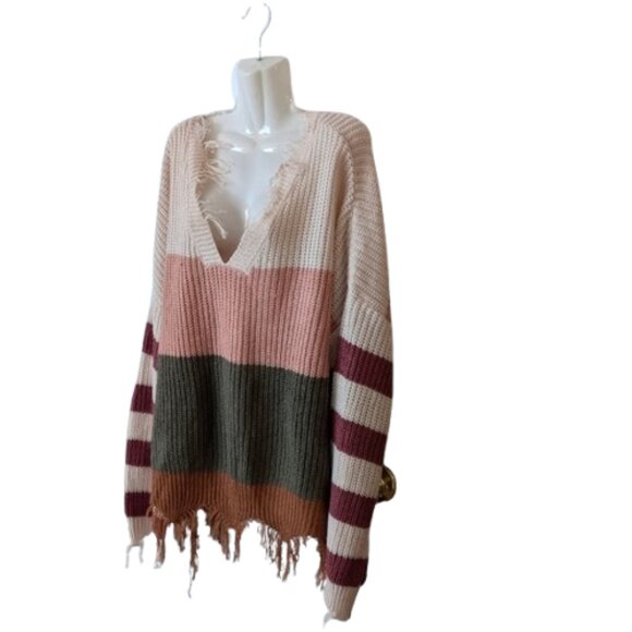 Poly & Ester Oversized Fringed Knit Sweater  3X - Picture 3 of 7